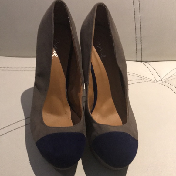 very pretty shoes in gray and blue suede - Picture 2 of 4